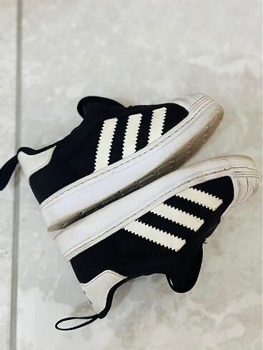 20 Beden siyah Renk Adidas spor ayakkabı
