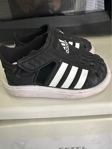 23 Beden siyah Renk Adidas sandalet