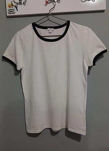 Düz beyaz t-shirt 