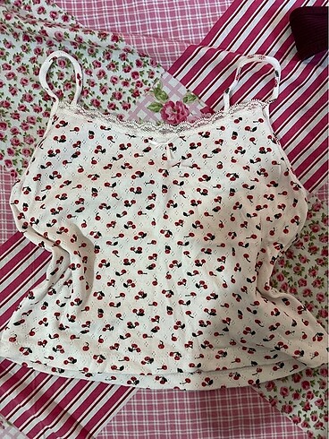 kiraz desenli crop top