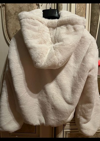 Beyaz Kapüşonlu Kadın Peluş Ceket - Görsel 2