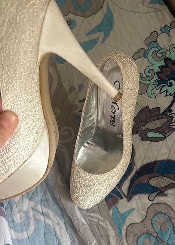 Dantel Detaylı Beyaz Vintage Dolgu Topuklu Ayakkabı - Görsel 3