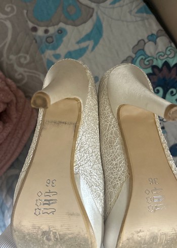 Dantel Detaylı Beyaz Vintage Dolgu Topuklu Ayakkabı - Görsel 2