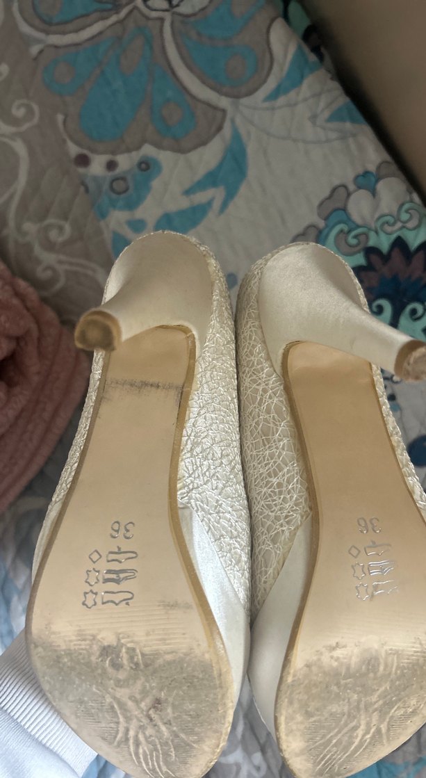 Dantel Detaylı Beyaz Vintage Dolgu Topuklu Ayakkabı - Görsel 2