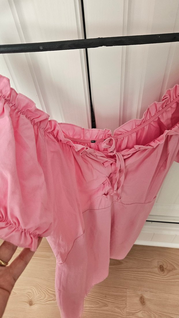 Pembe Elbise - Görsel 3