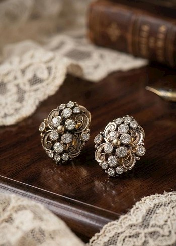 Vintage Love Manhattanin Sakli İsiltisi Klipsli Vintage Kupeler