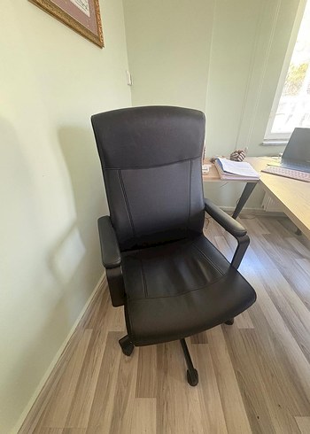 Gri Modern Ofis Masaüstü - Görsel 2