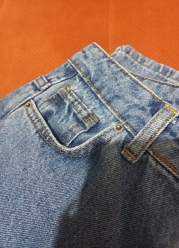 Yırtık kot pantolon - Görsel 3