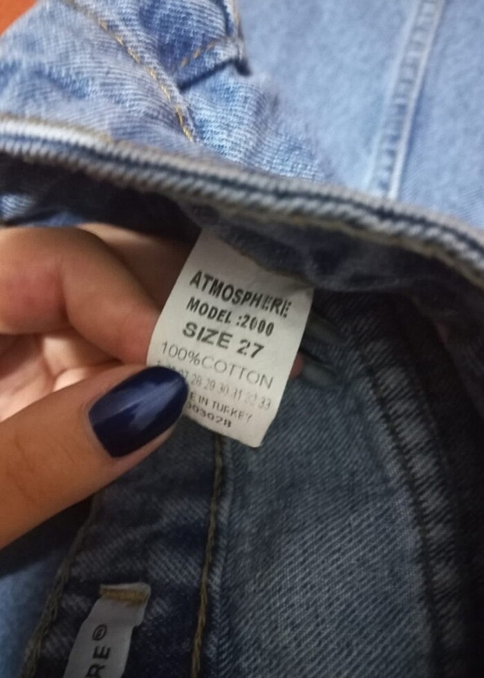 Yırtık kot pantolon - Görsel 2