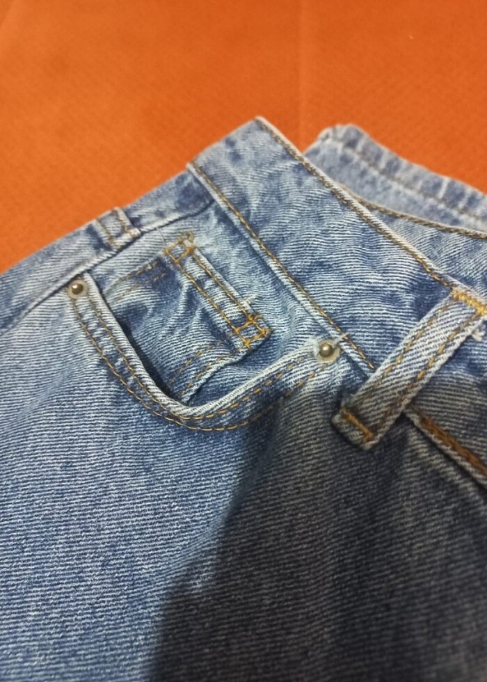 Yırtık kot pantolon - Görsel 3