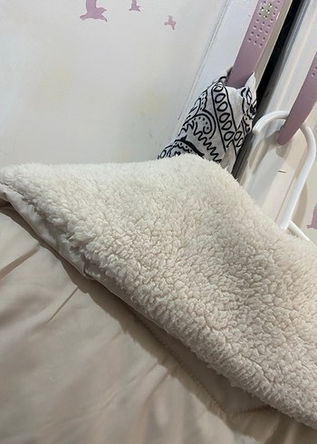 Beyaz Kadın Peluş Detaylı Kışlık Mont - Görsel 10