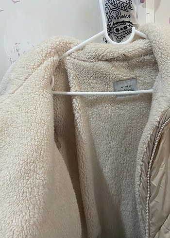 Beyaz Kadın Peluş Detaylı Kışlık Mont - Görsel 5