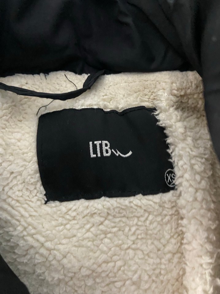 Siyah Kadın Mont - Görsel 4