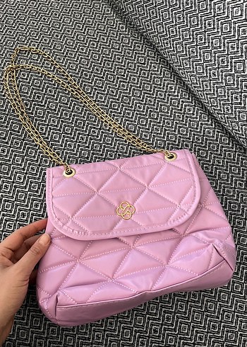 Pembe Zincir Detaylı Kadın Çanta