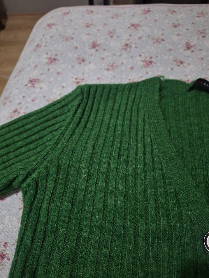 Düğmeli Yeşil Kadın Triko Hırka - Görsel 2