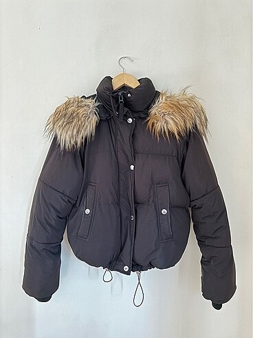 Bershka Siyah Kürklü Mont