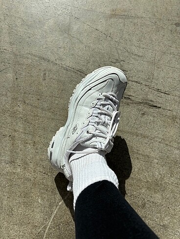 Skechers 1 kere giyildi