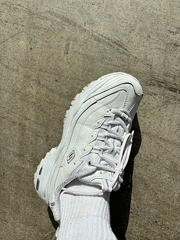 38 Beden beyaz Renk Skechers 1 kere giyildi