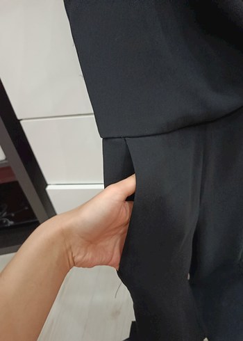 Siyah Drapeli V Yaka Kadın Tulum - Görsel 3