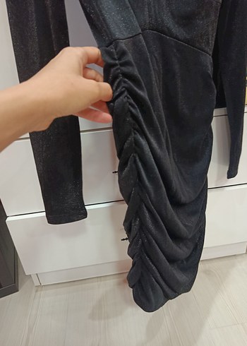 Parlak Siyah V Yakalı Uzun Kollu Mini Elbise - Görsel 3