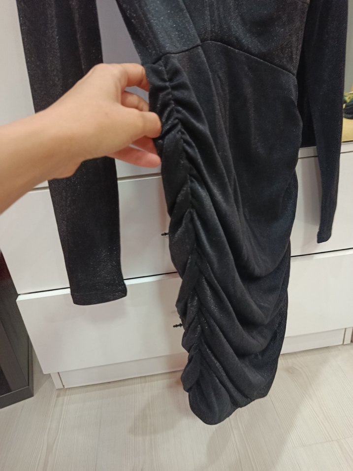 Parlak Siyah V Yakalı Uzun Kollu Mini Elbise - Görsel 3