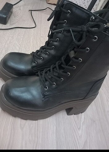 40 Beden kısa bağcıklı topuklu bot