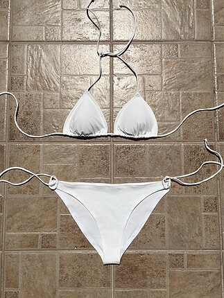 Beyaz bikini takımı