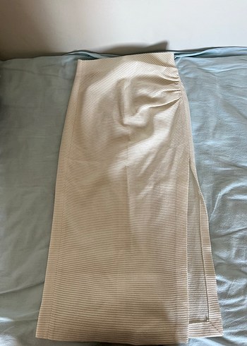 Beyaz Drape detaylı Yırtmaçlı Uzun Kadın Etek