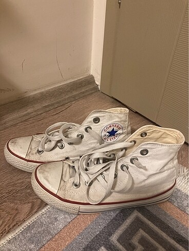 beyaz converse