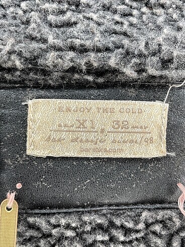 xl Beden siyah Renk Bershka Mont %70 İndirimli.