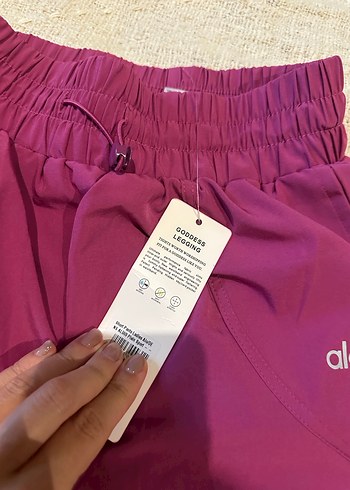 Alo markan kadın Mor Mini Spor Şort ikili Elastik Bel - Görsel 2