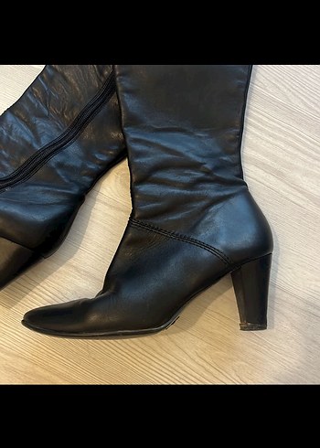 Zara Siyah Deri Çizme