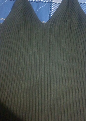 Koyu Haki V Yaka Örgü Kolsuz Kadın Süveter - Görsel 2