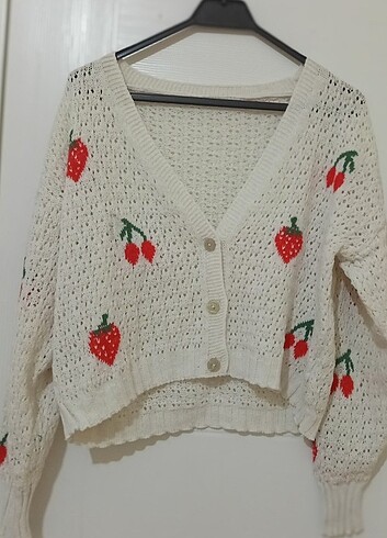 Çilekli crop hırka 