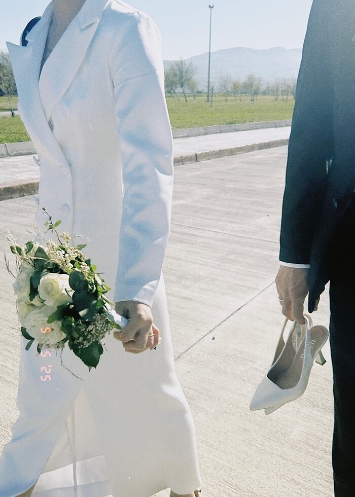 Beyaz blazer nikah elbisesi - Görsel 2
