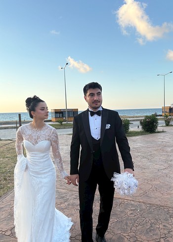 Dantel Detaylı Beyaz Uzun Kollu Gelinlik - Görsel 4