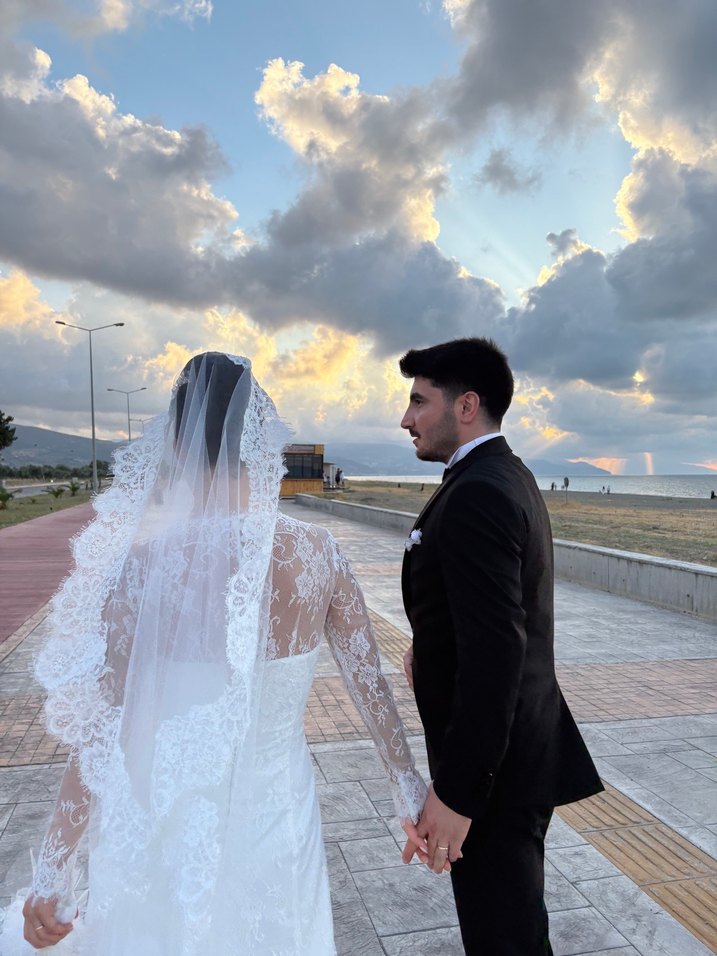 Dantel Detaylı Beyaz Uzun Kollu Gelinlik - Görsel 2