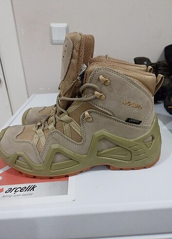 LOWA ASKERİ BOT GORETEX malzemedir 