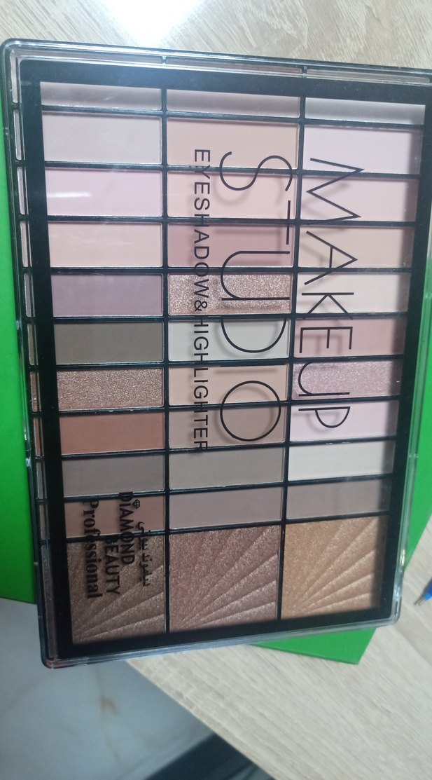 Bej Tonlarda Makyaj Paleti - Görsel 2