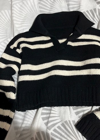 Çizgili Siyah-Beyaz Yüksek Yaka Örgü Kazak - Görsel 2