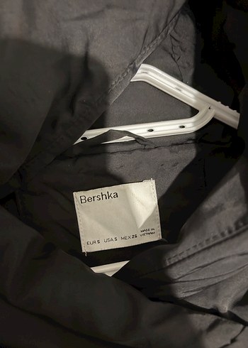 Siyah Kapüşonlu Kadın Kışlık Mont - Görsel 2