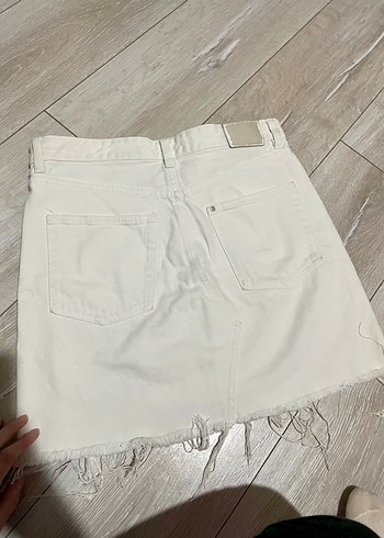 Bershka Bershka Yırtık Detaylı Beyaz Kadın Denim Kot Etek