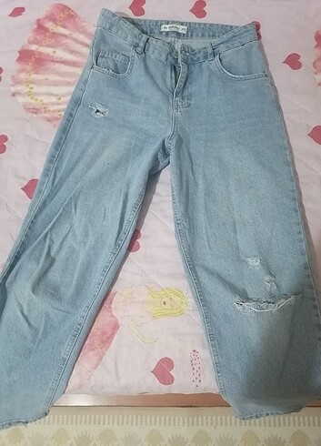 Mavi yırtık pantolon 