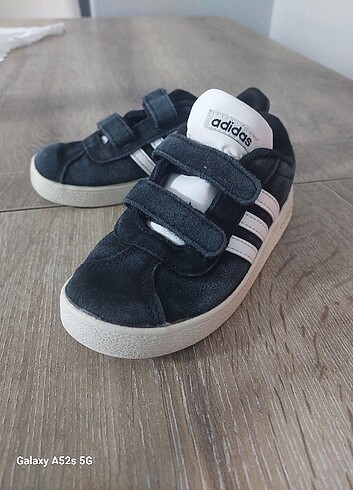 Adidas spor ayakkabı