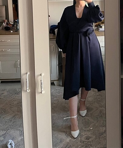 Diğer Midi boy gül detaylı elbise