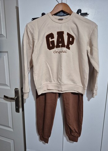 Bej Kapüşonsuz GAP Sweatshirt ve Kahverengi takım