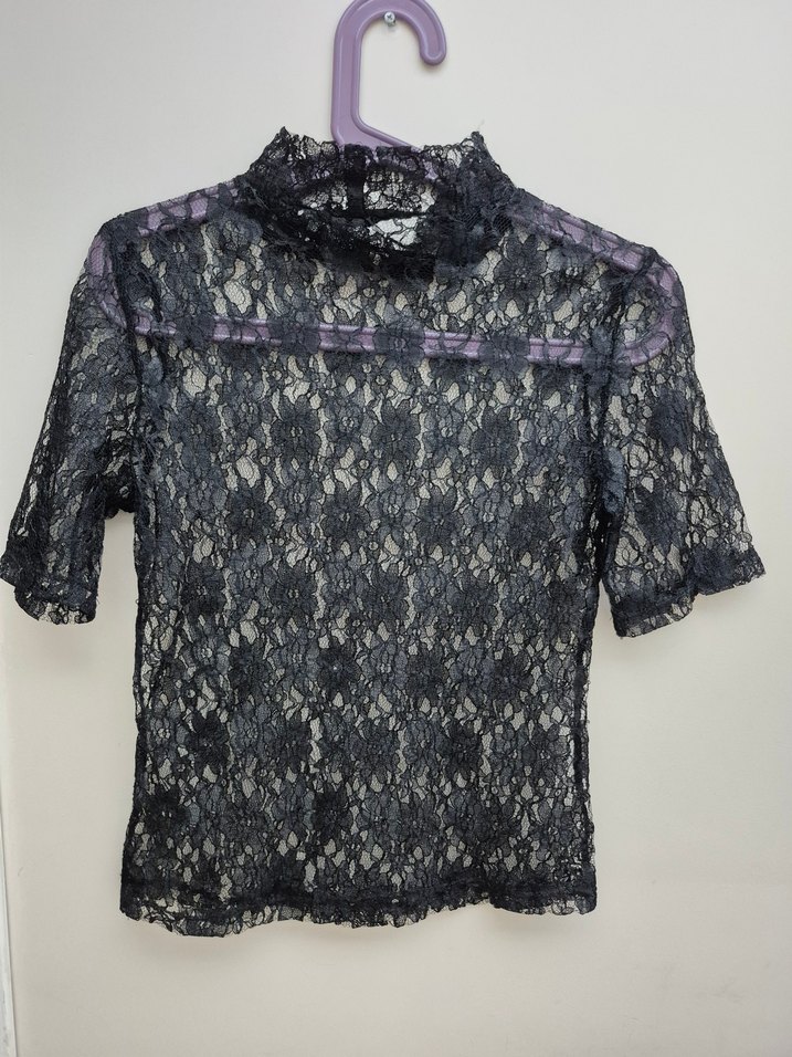 Dantel Detaylı Kısa Kollu Gotik Bluz - Görsel 2