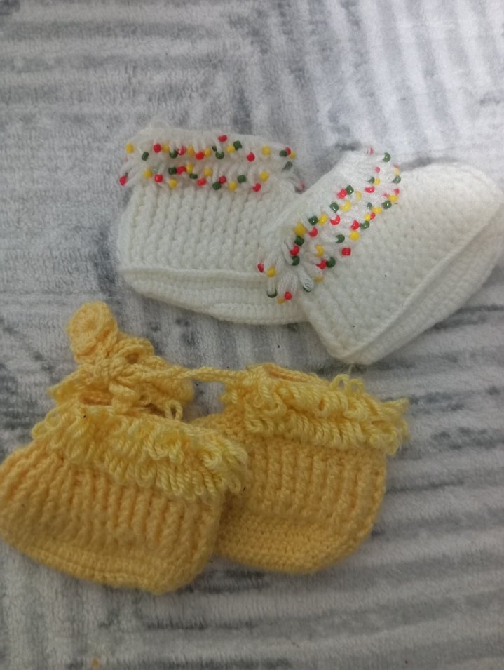 Renkli Nakışlı Örgü Kız Bebek Patik - Görsel 2