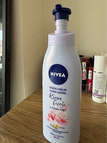 Nıvea kiraz çiçeği krem