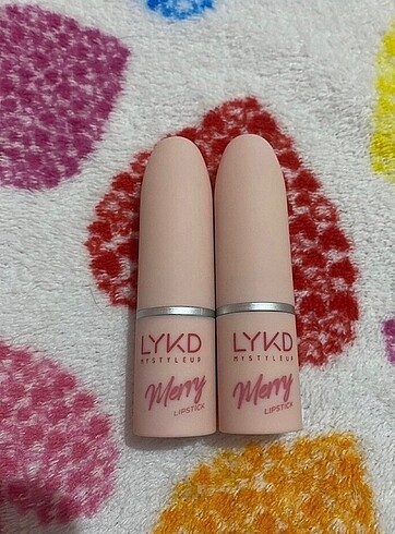  Beden Lykd merry duo lipstick
